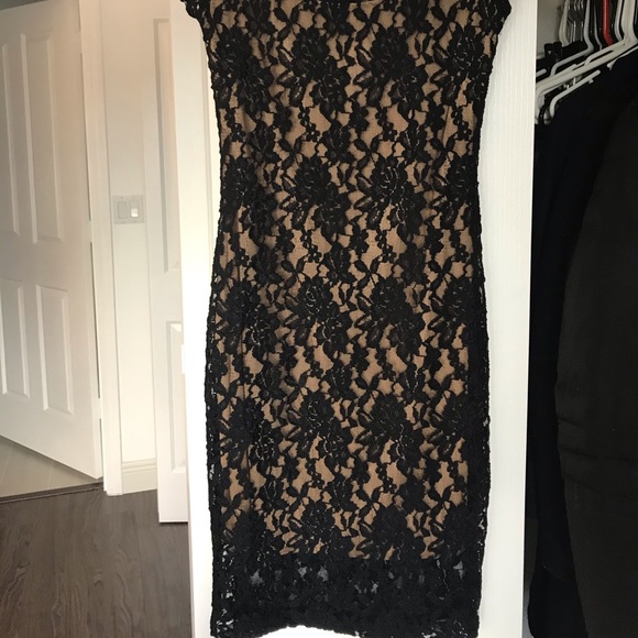 Black & Nude lace bodycon cocktail dress - Picture 2 of 9